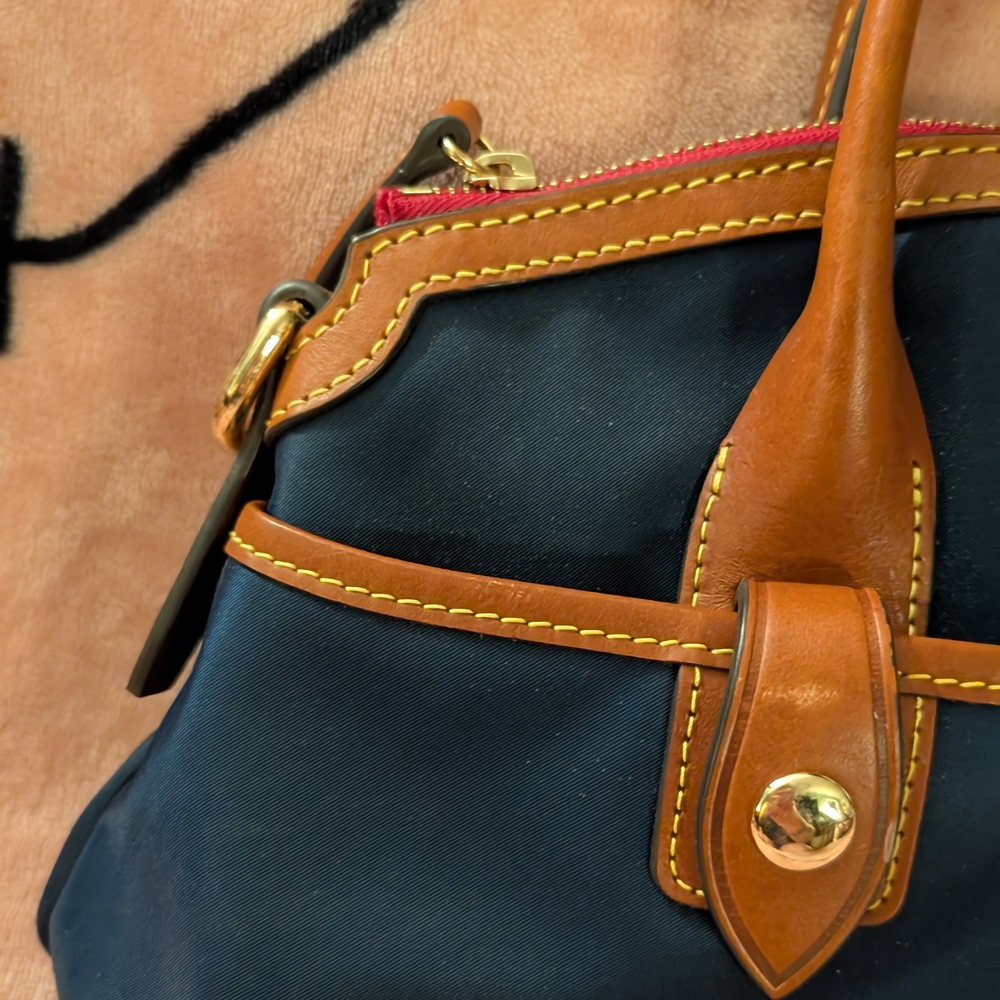 Vintage Dooney & Burke Classic Navy and Tan Women's Bag WAYFARER - Picture 3 of 7